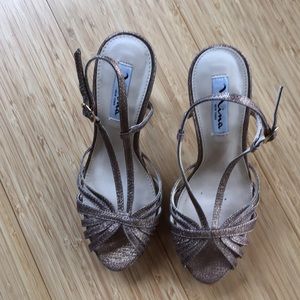 Nina women’s brown strap heels size 6
